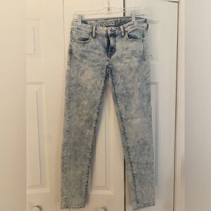 Size 6 American Eagle Light Wash Distressed Super Stretch Jeggings